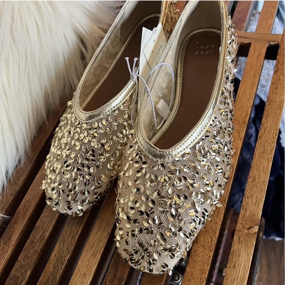 a new day Shoes - ✨ Gold Sequin Flats – NEW✨